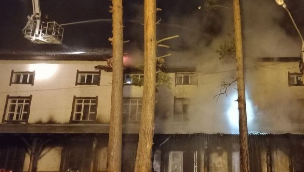 Пожар в парке-отеле "Чайка" в Барнауле 27.08.2022.