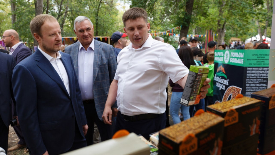 Виктор Томенко посетил гастрономический фестиваль в Барнауле 27.08.2022.