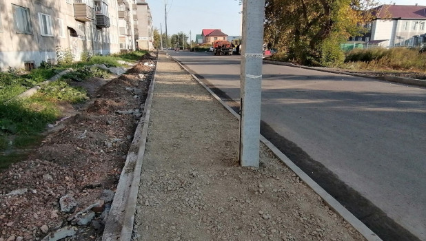 Полуготовый тротуар в Новоалтайске