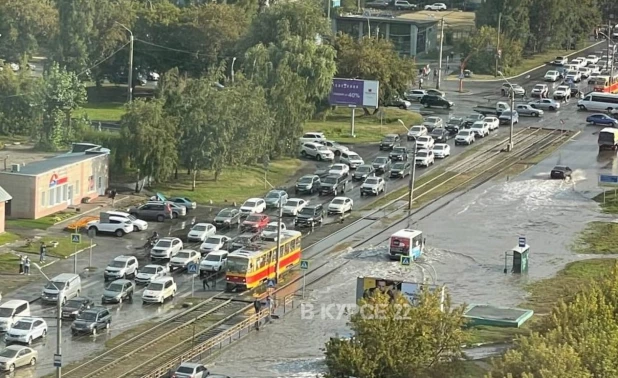 Потоп на ул. Попова в Барнауле