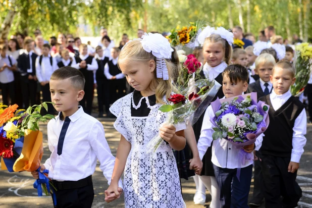 День знаний в Бобровской СОШ.