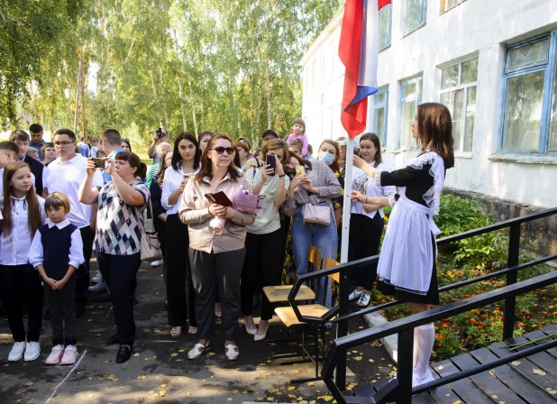 День знаний в Бобровской СОШ.