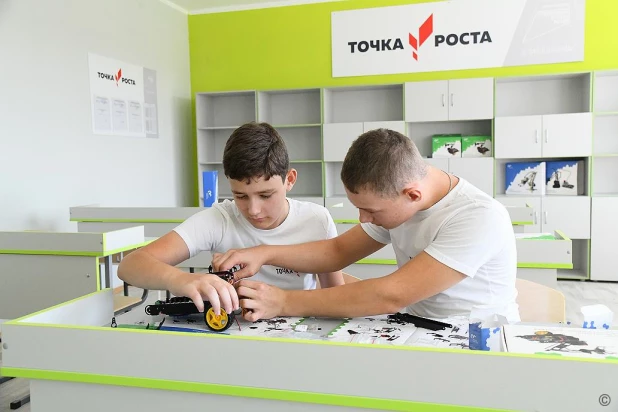 В пяти пригородных школах Барнаула открылись центры «Точка роста».