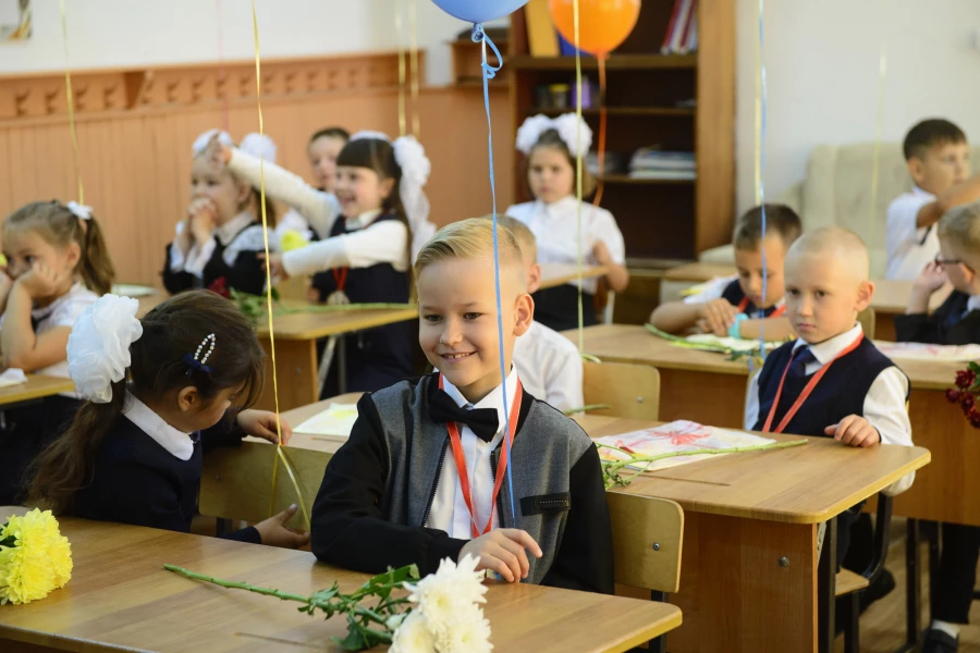 Торжественная линейка в Бобровской средней школе 1 сентября 2022. 