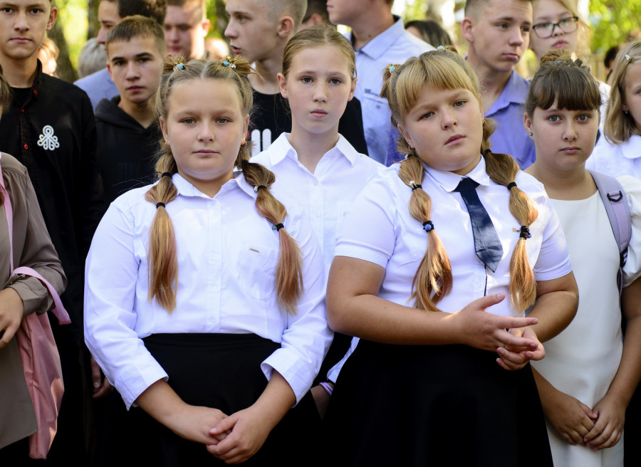 Торжественная линейка в Бобровской средней школе 1 сентября 2022. 