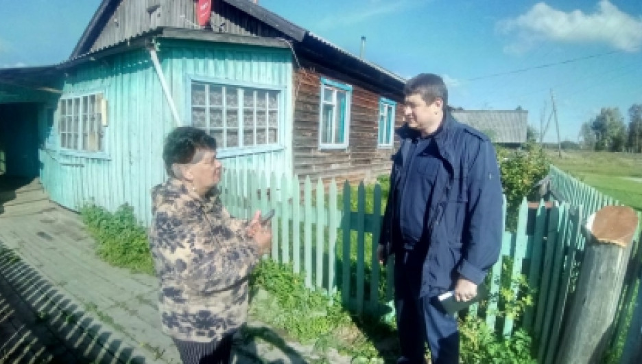 Аварийное жилье для проживания предоставили инвалиду чиновники в Сибири