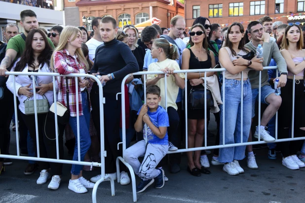 В Барнауле на День города прошли бои ММА.