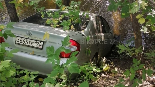 В Барнауле иномарка вылетела в Барнаулку