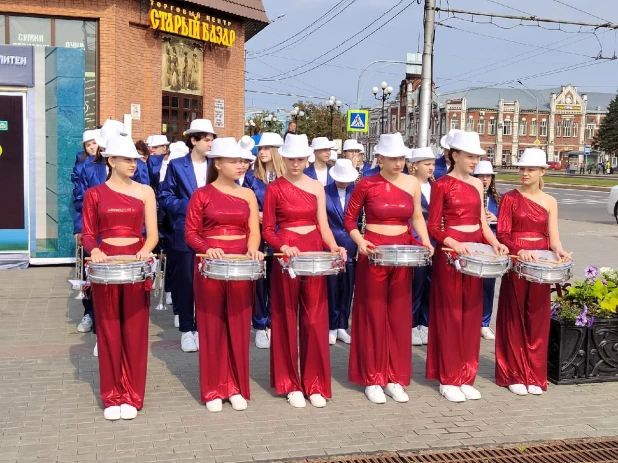 Парад оркестров на ул. Мало-Тобольской