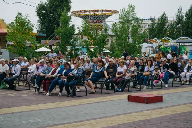 Выступление оркестра к Дню города Барнаула 2022.