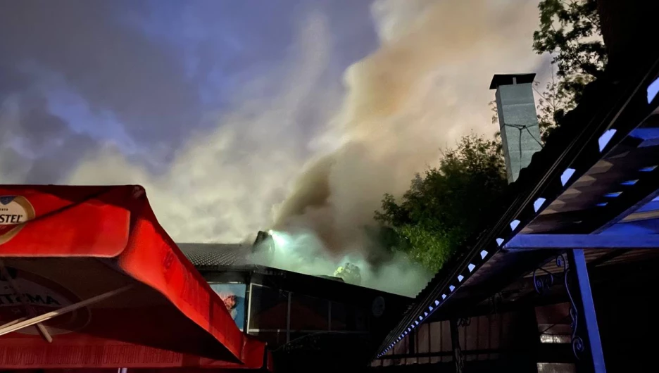 В Барнауле загорелось кафе «Ноев ковчег» на шоссе Ленточный бор
