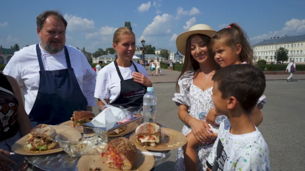 Кулинарное тревел-шоу "Повара на колёсах".