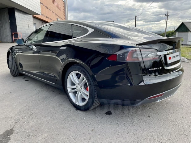 Tesla Model S в Барнауле