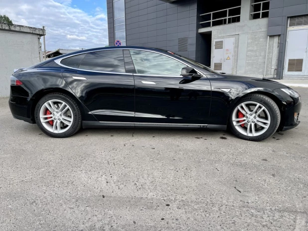 Tesla Model S в Барнауле