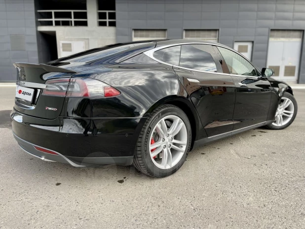 Tesla Model S в Барнауле