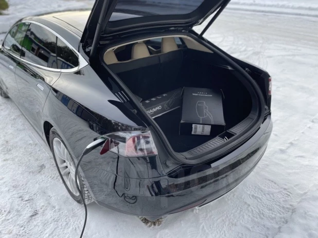 Tesla Model S в Барнауле