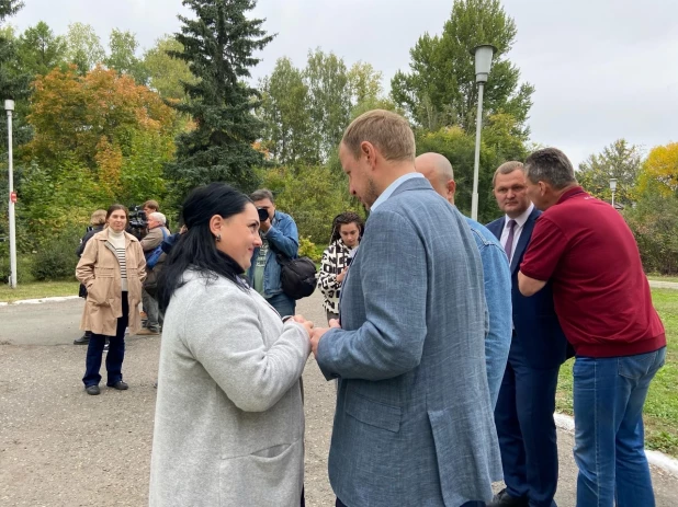 Губернатор Виктор Томенко на голосовании