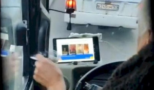 Водитель автобуса рассматривал голых женщин за рулем в Барнауле. 