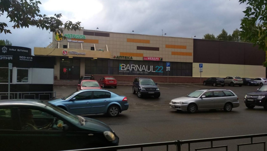 Жительница Барнаула пожаловалась на неудобную автобусную остановку
