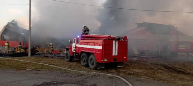 Пожар в магазине строительных материалов в Камне-на-Оби