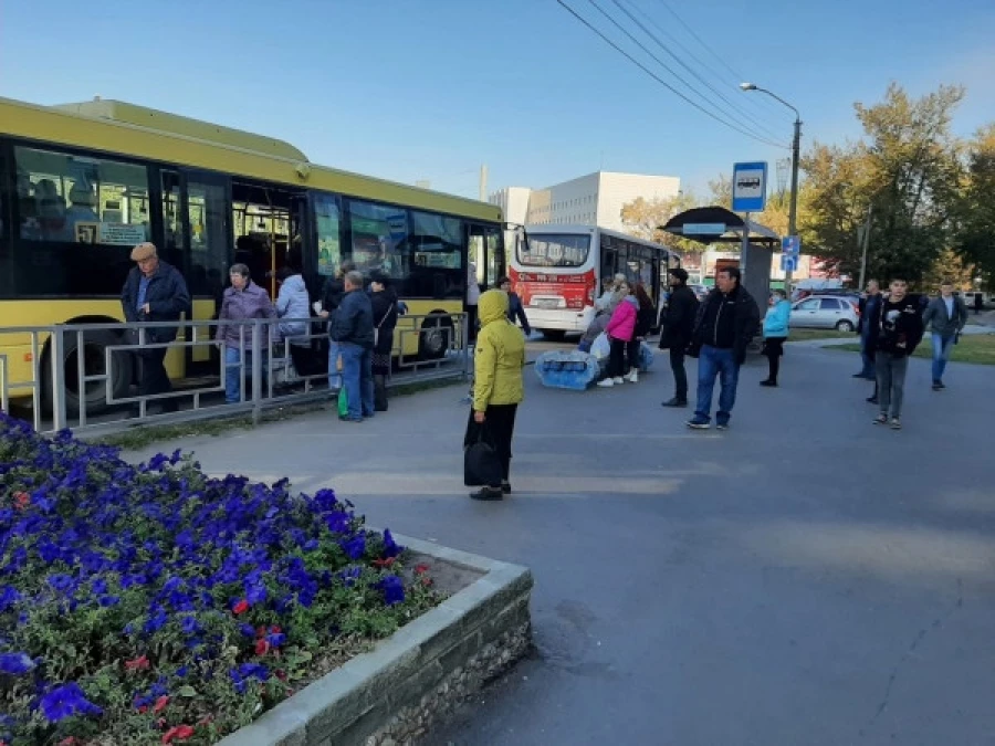 Корреспондент altapress.ru выпала из автобуса в Барнауле. Злосчастная остановка.