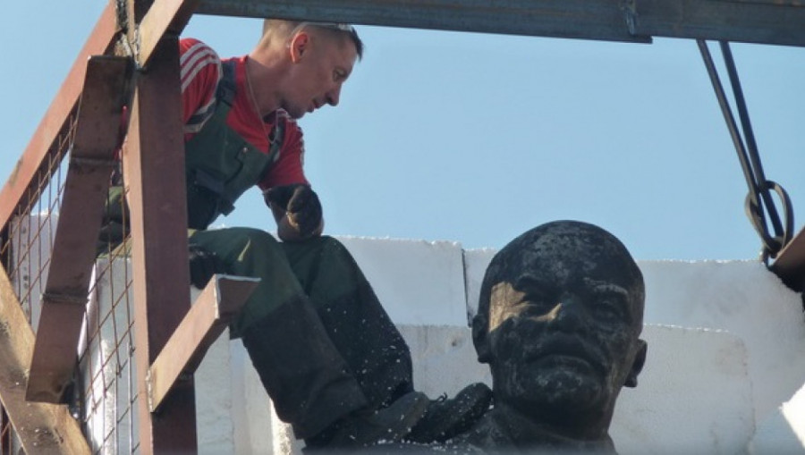 Ленин на площади Октября.