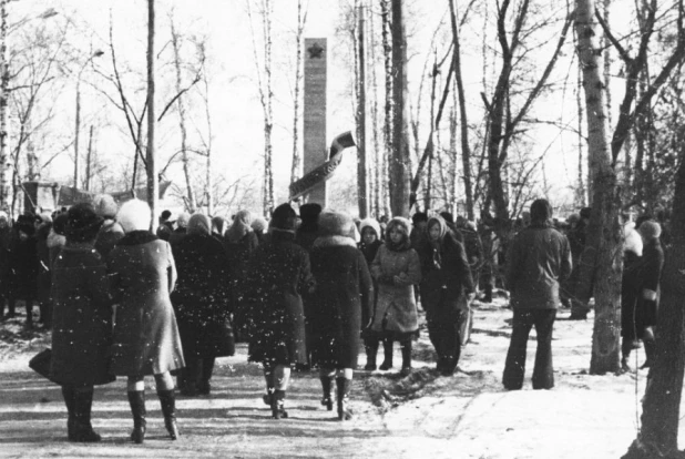 Памятник борцам за власть советов в парке БМК.