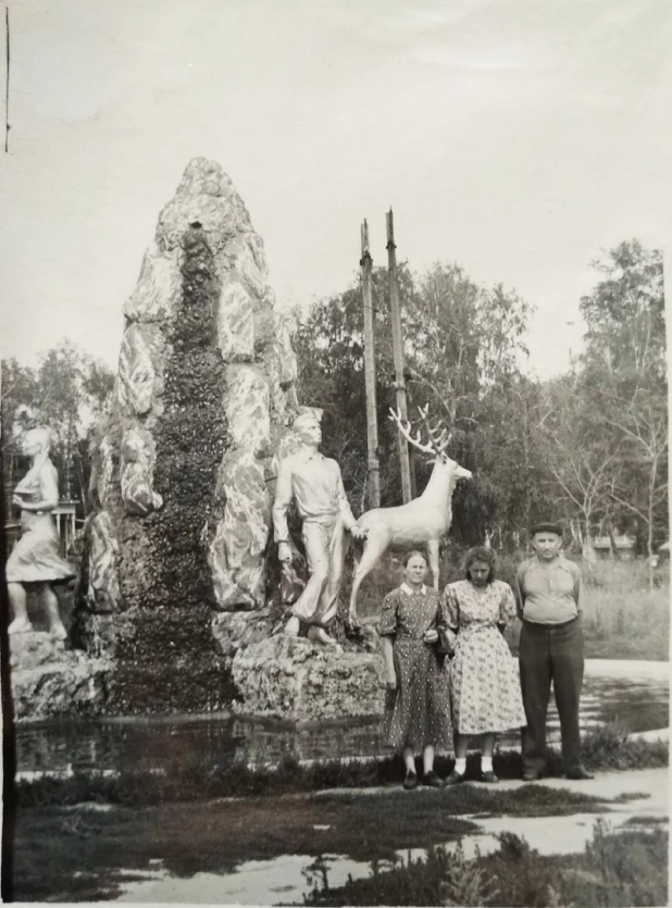 Скульптуры в парке БМК, 1950-е годы.