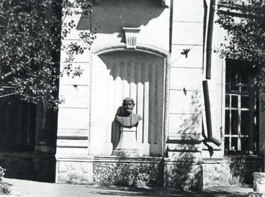 Бюст Ивана Павлова на Социалистическом проспекте, 1970-е годы.