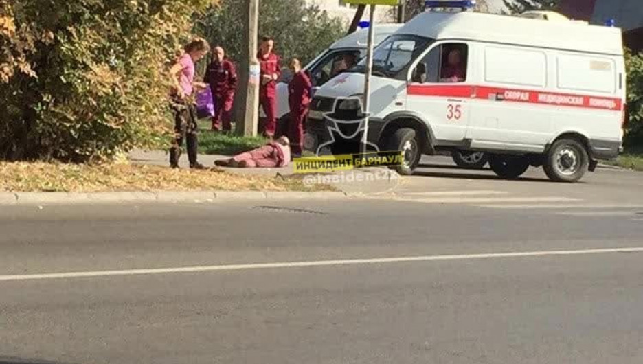 На переходе сбили женщину в Барнауле. Водитель скрылся