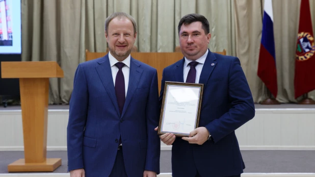 Вручение дипломов и наград выпускникам и участникам Президентской программы подготовки управленческих кадров.