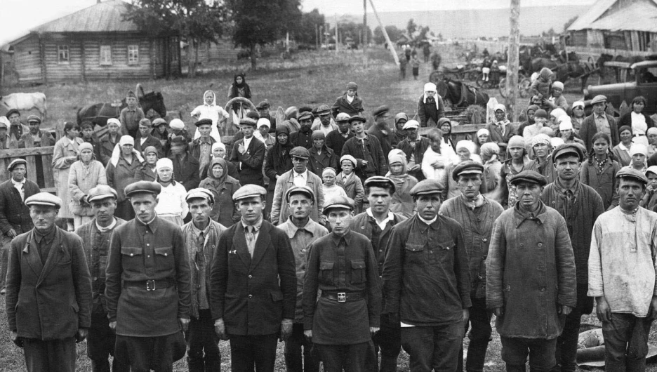 Проводы призывников на фронт в селе Тогул, 1941 год.