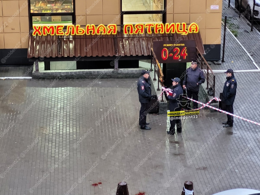 Тело парня с пробитой головой обнаружили около бара в Барнауле.