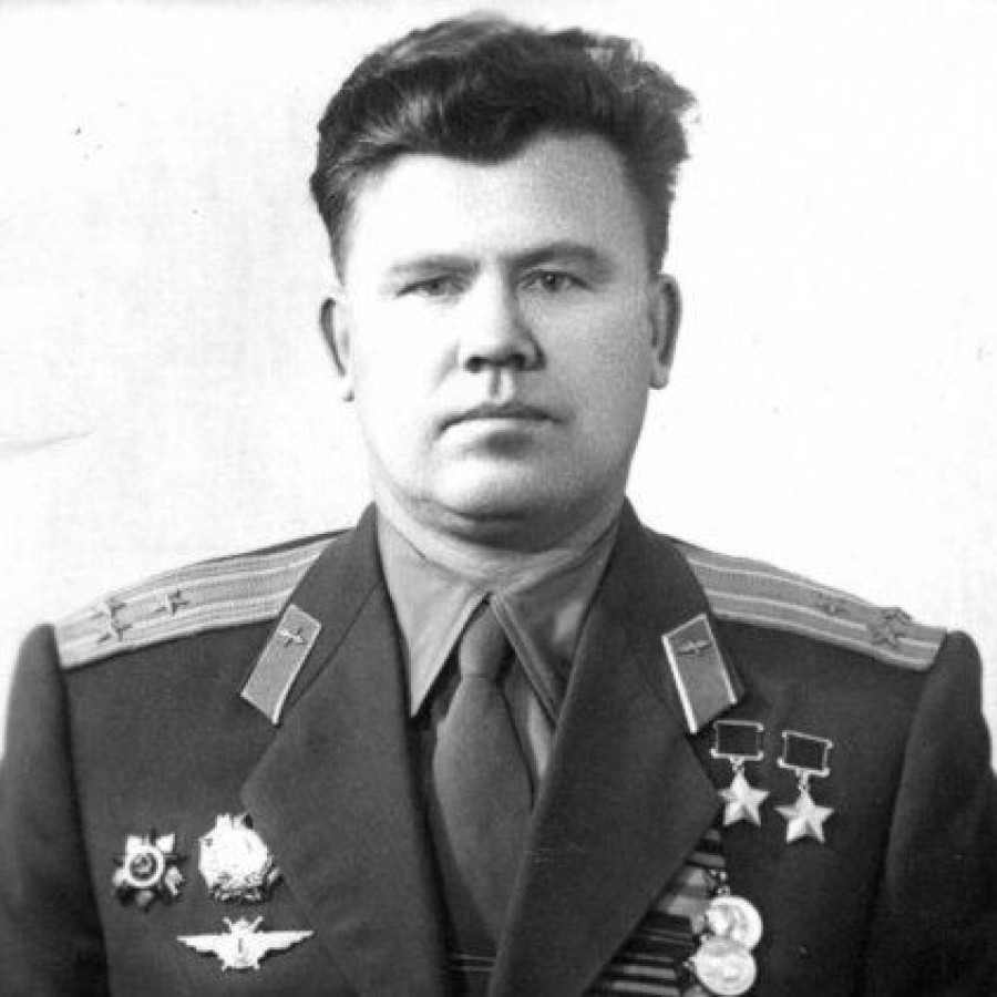 Павел Артемьевич Плотников, дважды Герой Советского Союза.