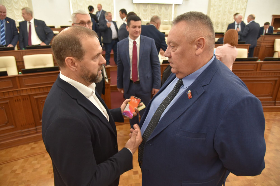 Депутаты Вадим Смагин (слева) и Александр Траутвейн (справа). 