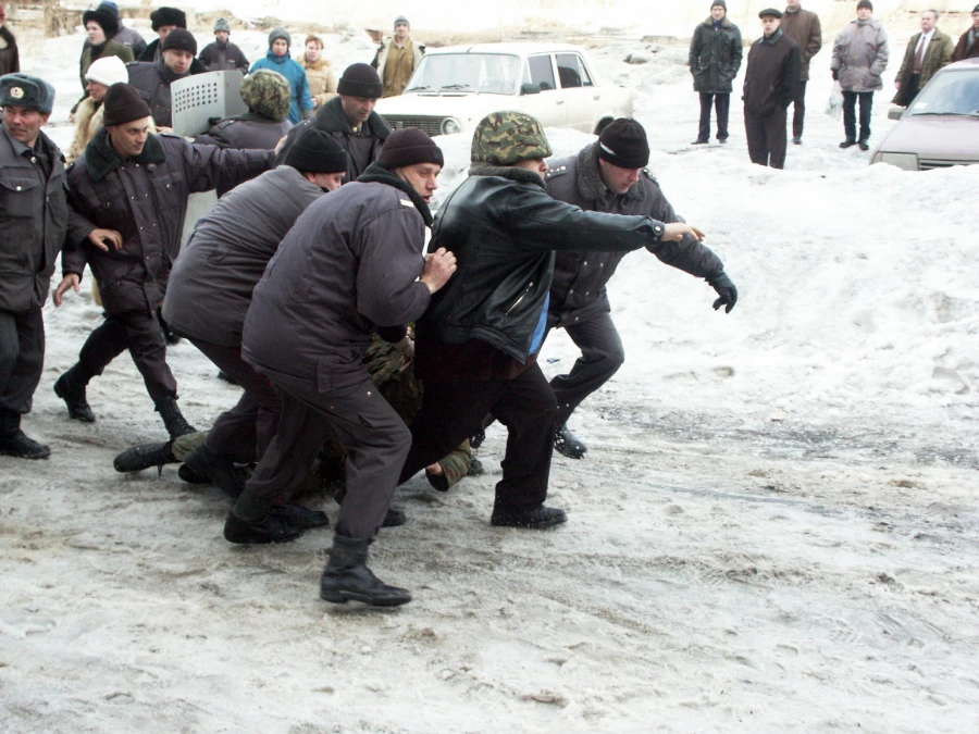 Штурм дома, 2003 год. Скандал «Барнаулстроя». 