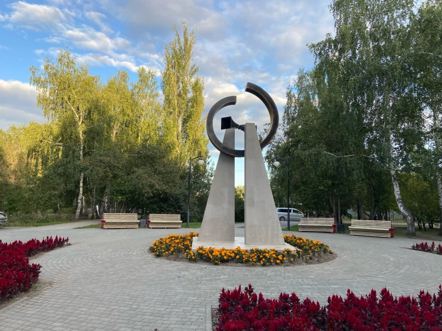 Памятный знак в честь 75-летия освобождения Ленинграда.