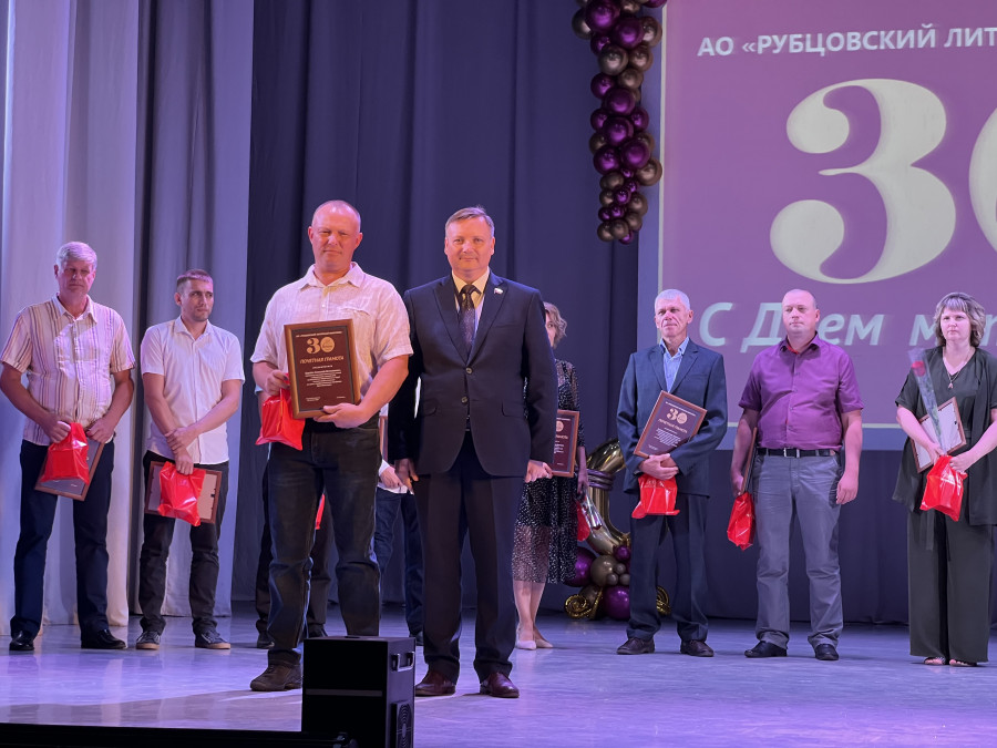 Генеральный директор Плешкань С.Н. поздравляет заводчан с 30-летием Завода «ЛИТКОМ».