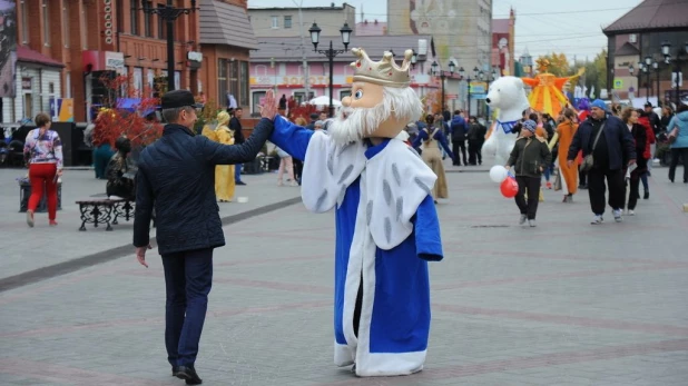 Праздничное мероприятие на улице Мало -Тобольской