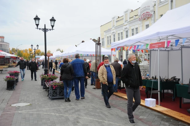 Праздничное мероприятие на улице Мало -Тобольской