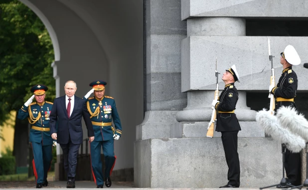 Путин и военные.