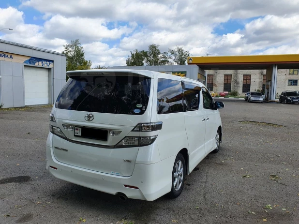 Toyota Vellfire 2008 года выпуска за 820 тыс. рублей 