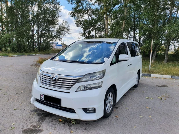 Toyota Vellfire 2008 года выпуска за 820 тыс. рублей 