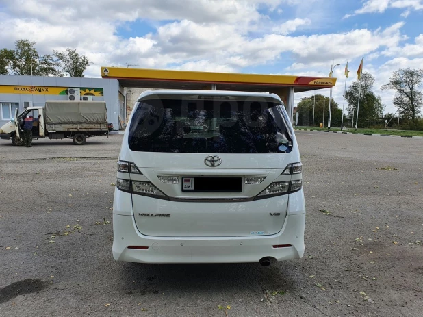 Toyota Vellfire 2008 года выпуска за 820 тыс. рублей 