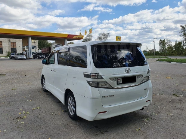 Toyota Vellfire 2008 года выпуска за 820 тыс. рублей 