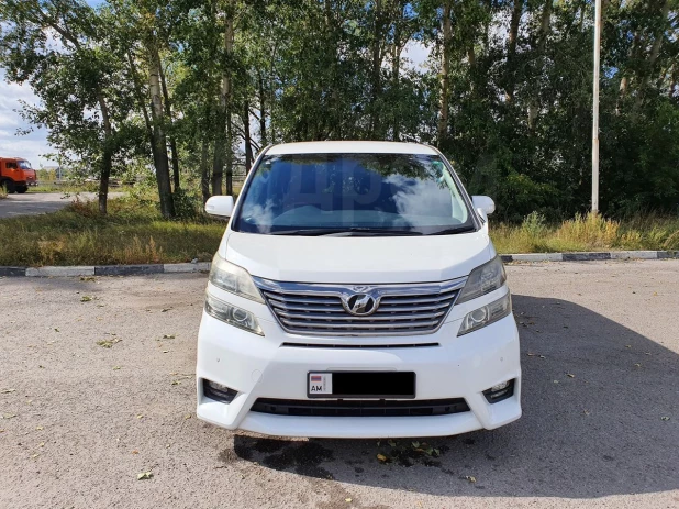 Toyota Vellfire 2008 года выпуска за 820 тыс. рублей 