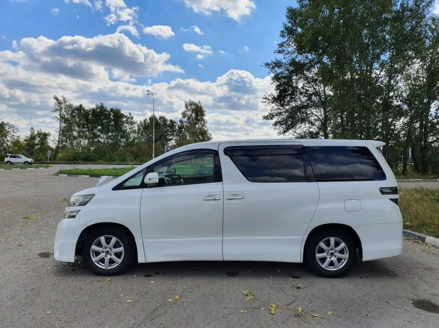 Toyota Vellfire 2008 года выпуска за 820 тыс. рублей 