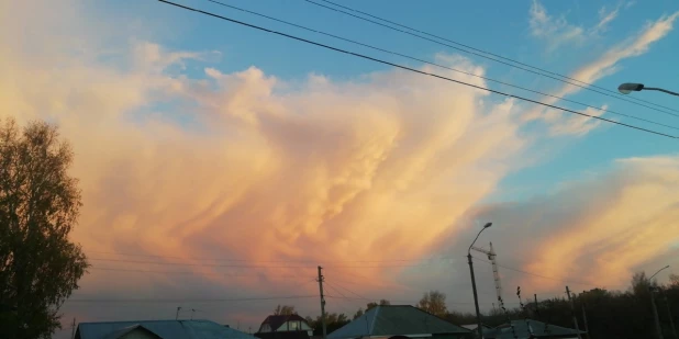 Персиковое небо в Барнауле.