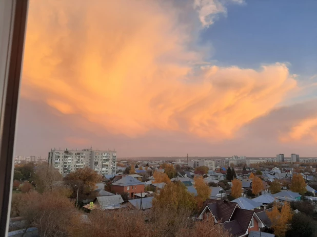 Персиковое небо в Барнауле.