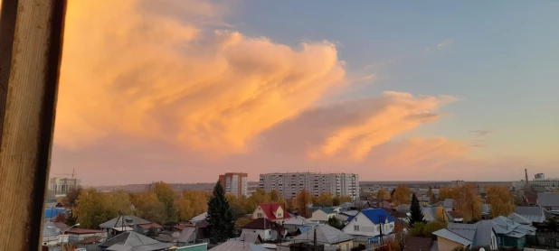 Персиковое небо в Барнауле.